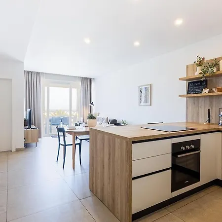 Oasis Sea View 3 Bedroom By Homely Daire *