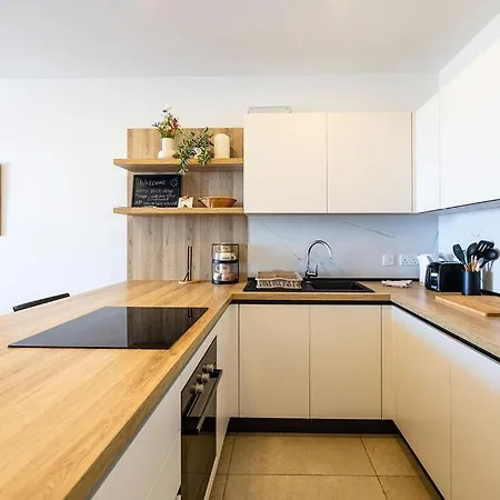 Oasis Sea View 3 Bedroom By Homely Daire *